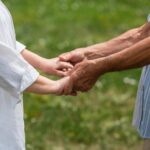 Cómo proteger legalmente a unos padres mayores si temes que alguien se aproveche de ellos